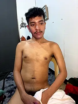 צ'אט XXX בשידור חי של asian_darlingcummersxXx