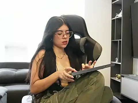 Mia_Storm18 Adlı Modelin Canlı XXX Sohbeti