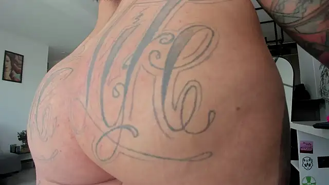 Chat +18 de Unatatuada ao vivo