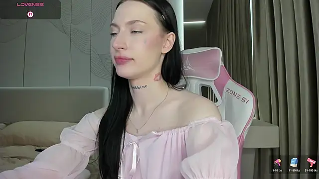 Chatroom XXX en direct de JenniferQueen11