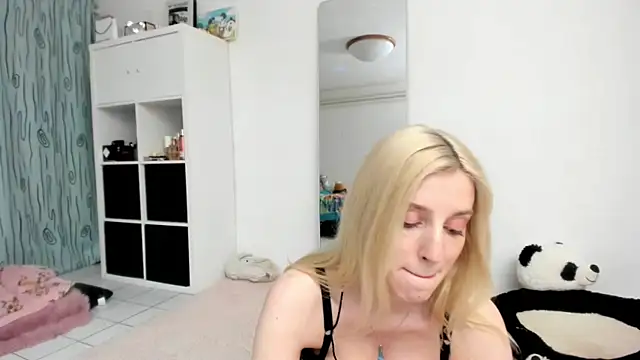 Pertunjukan Kamera Web KenzieDawton
