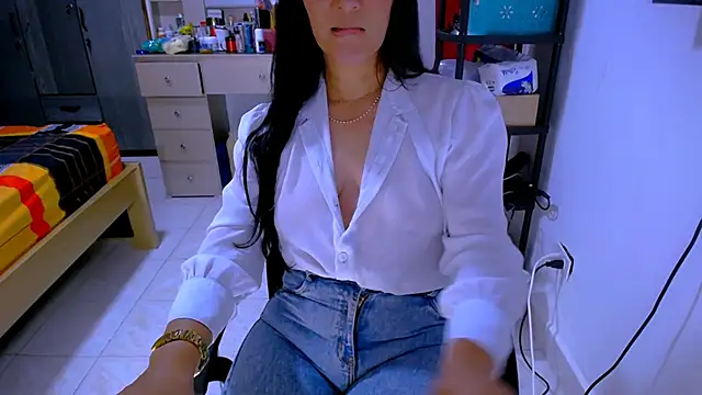 צ'אט XXX בשידור חי של BitterMomXxx
