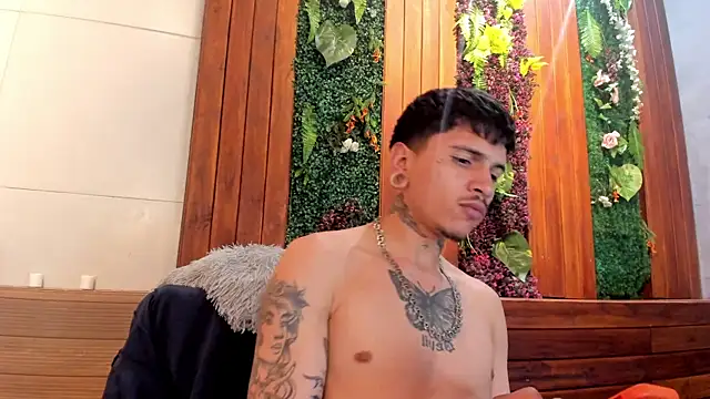 Valentino_Knox Chat XXX live