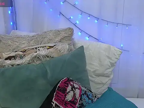 ninaa_fox Adlı Modelin Canlı XXX Sohbeti