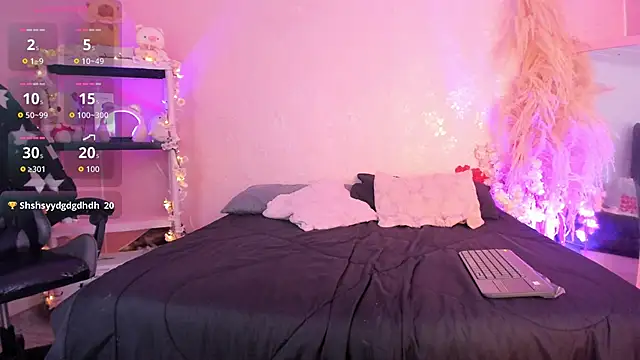 Emily_RousseeのライブXXXチャット