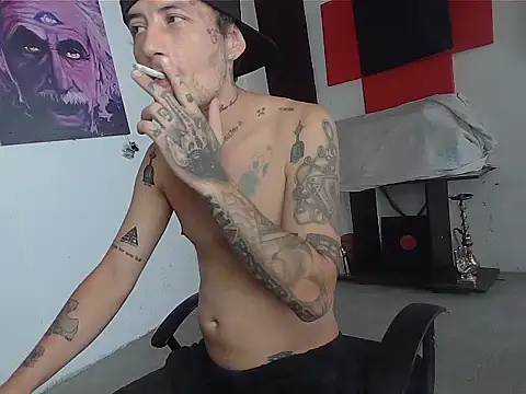 patrik_tattoo_: απευθείας συνομιλία ΧΧΧ