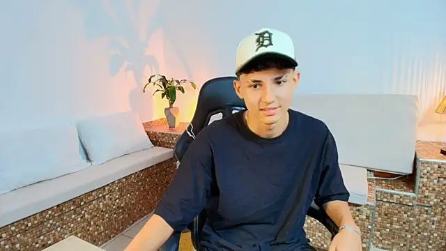 XXX chat uživo modela Valentino_Rey