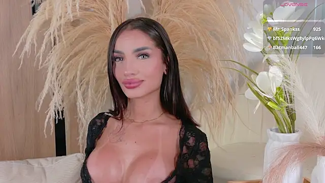 MiiaNova Adlı Modelin Canlı XXX Sohbeti
