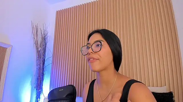 GenesisRuiz's Live XXX Chat