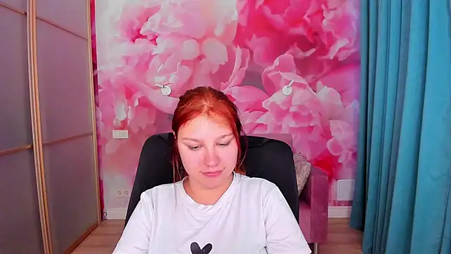 AngelinaLow Chat XXX in diretta