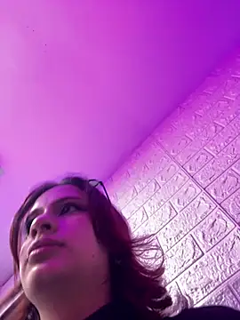Chat +18 de steffmontespink18 ao vivo