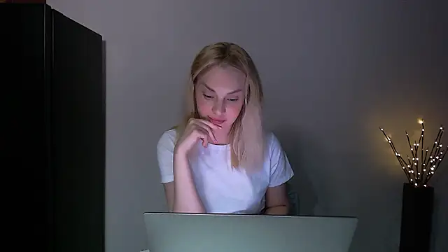 Lia_noo_regrets Chat XXX live