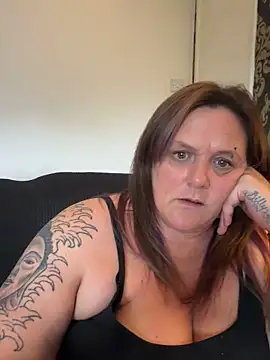 Busty-GilfQuinn's Live XXX Chat