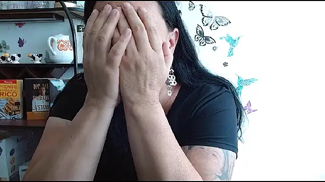 LauraMallioni's Live XXX Chat