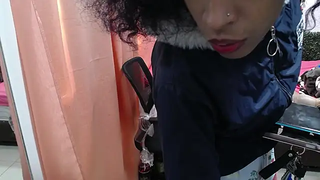 thianahorny live XXX chat
