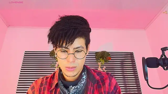 XXX chat uživo modela ThiiagoSaeenz
