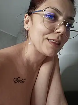 Noraa_me Show in webcam