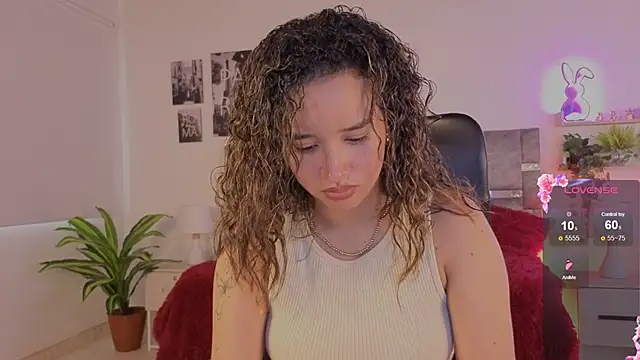 Chat +18 de emilyrouxe ao vivo