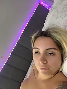Chat +18 de Victoriacavalliery ao vivo