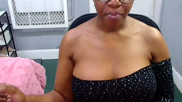 EmeraldDreams' Live XXX Chat