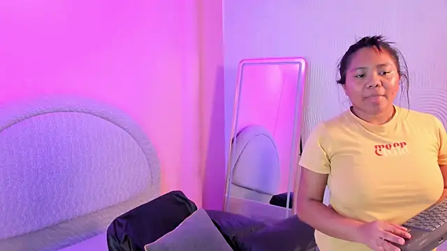 yeikafoxy's Live XXX Chat