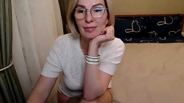 sensualEmilia 现场XXX聊天