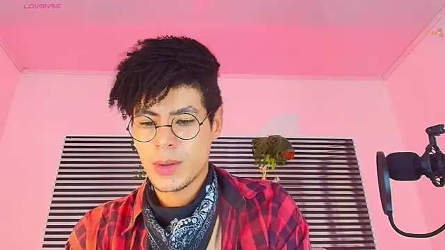 Živý XXX chat ThiiagoSaeenz