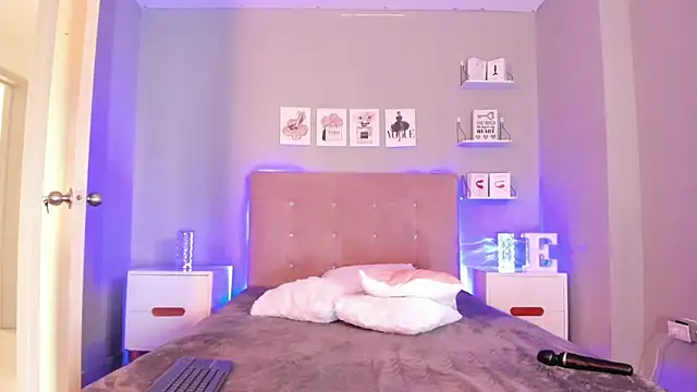 EmilyCoast-1 Live XXX-chat