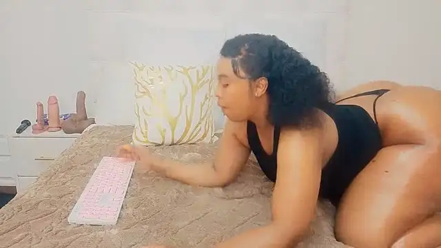GiantBootyMilf's Live XXX Chat