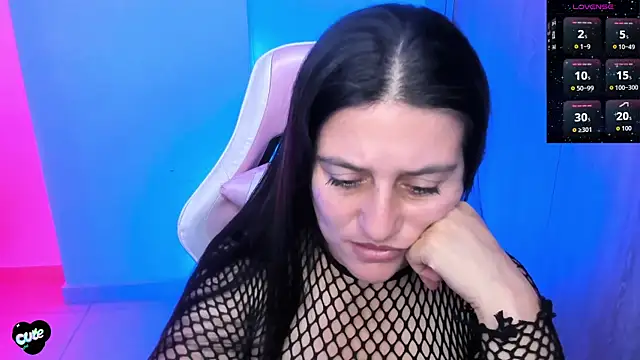 Saskyaan Live XXX chat