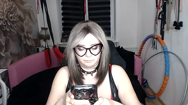 Živý XXX chat MISSwithDOLLS
