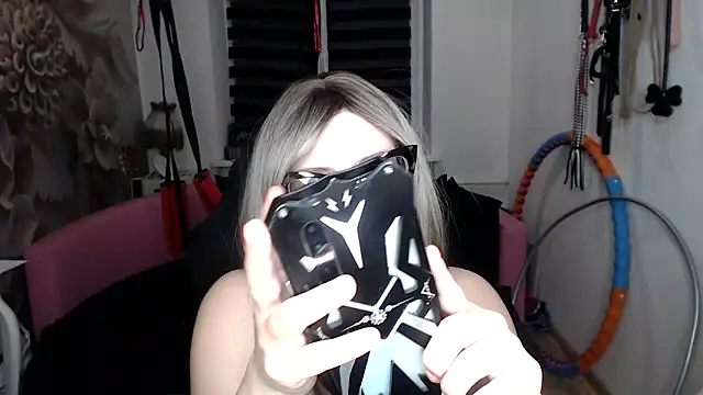 Chatroom XXX en direct de MISSwithDOLLS