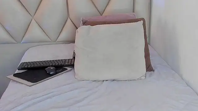 Chat +18 de angelswets ao vivo