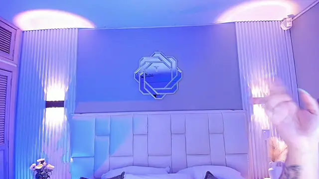 NanaOsaky Adlı Modelin Canlı XXX Sohbeti