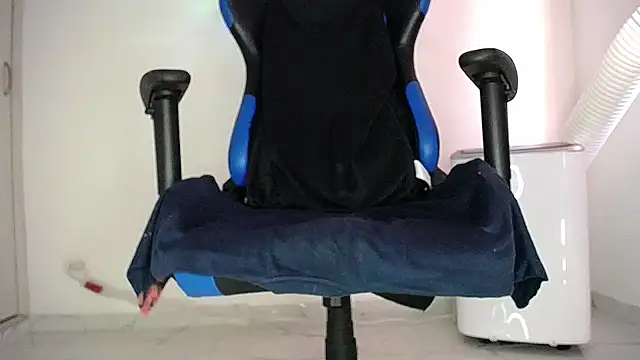 MAXJONES_2 élő XXX-chatje