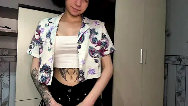 Nikatyanxx 现场XXX聊天
