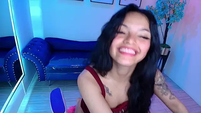 Maddie_T18 Live XXX-Chat