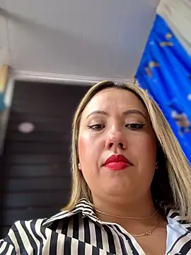 Chat XXX ao vivo de VIOLETA-25_