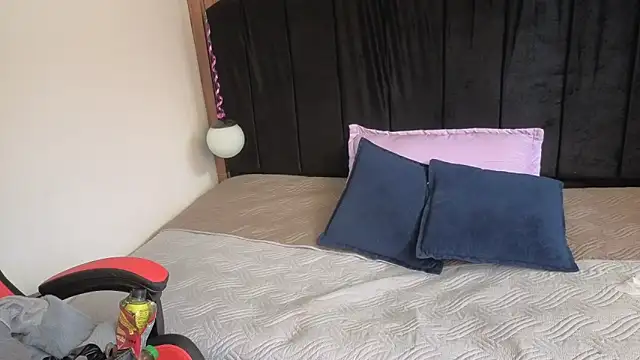 XXX chat uživo modela LiaMonroee_
