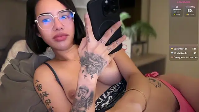 youngstunnagirl webcam show