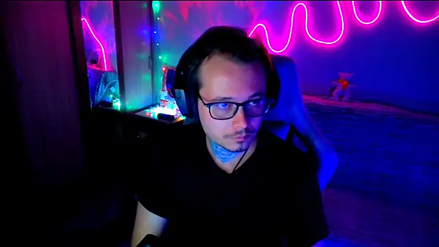 MeLanXolik: вебкам-шоу