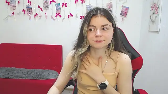 TinaRedly élő XXX-chatje