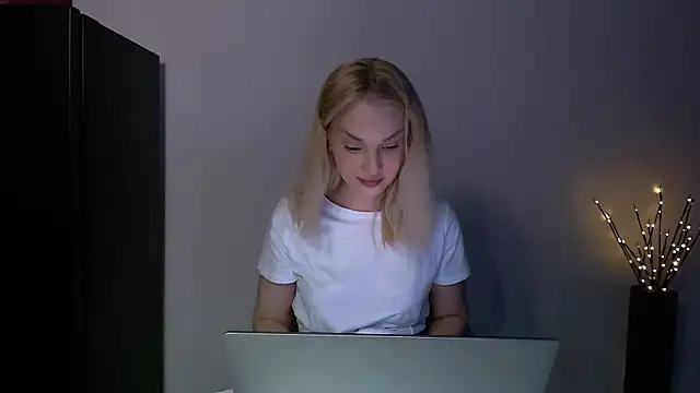Lia_noo_regrets' Live XXX Chat