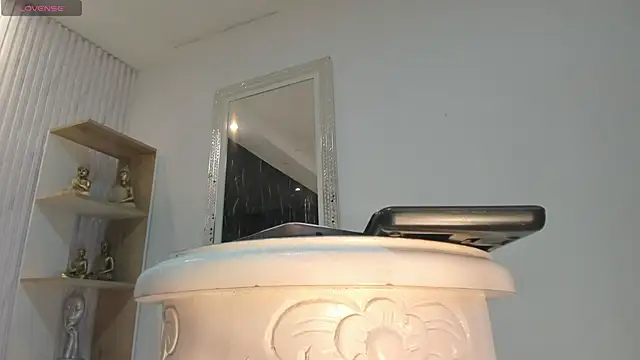 Онлайн чат XXX Nini_Beyker