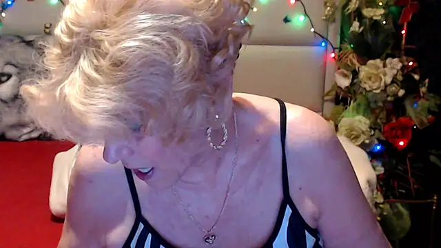 HappyWomanOn Chat XXX live