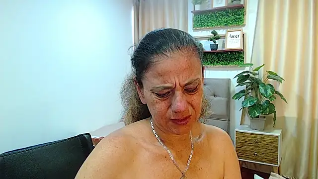 sasi_luna live XXX chat