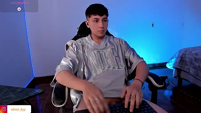 OLIVER_K Show in webcam
