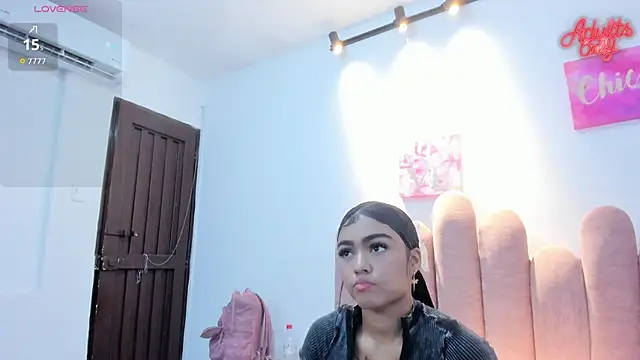 Alaia2 Chat XXX live