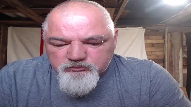 Newfiesausage1972's Webcam Show