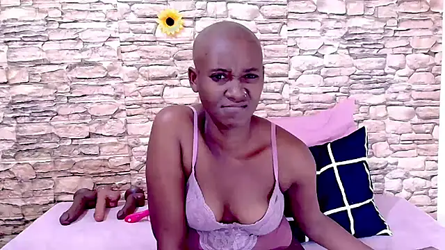 Chatroom XXX en direct de EbonyOlive69